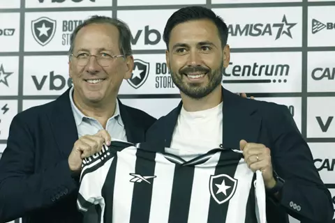 ديفيد أنشيلوتي في مواجهة العاصفة بعد إقصاء بوتافوجو القاري